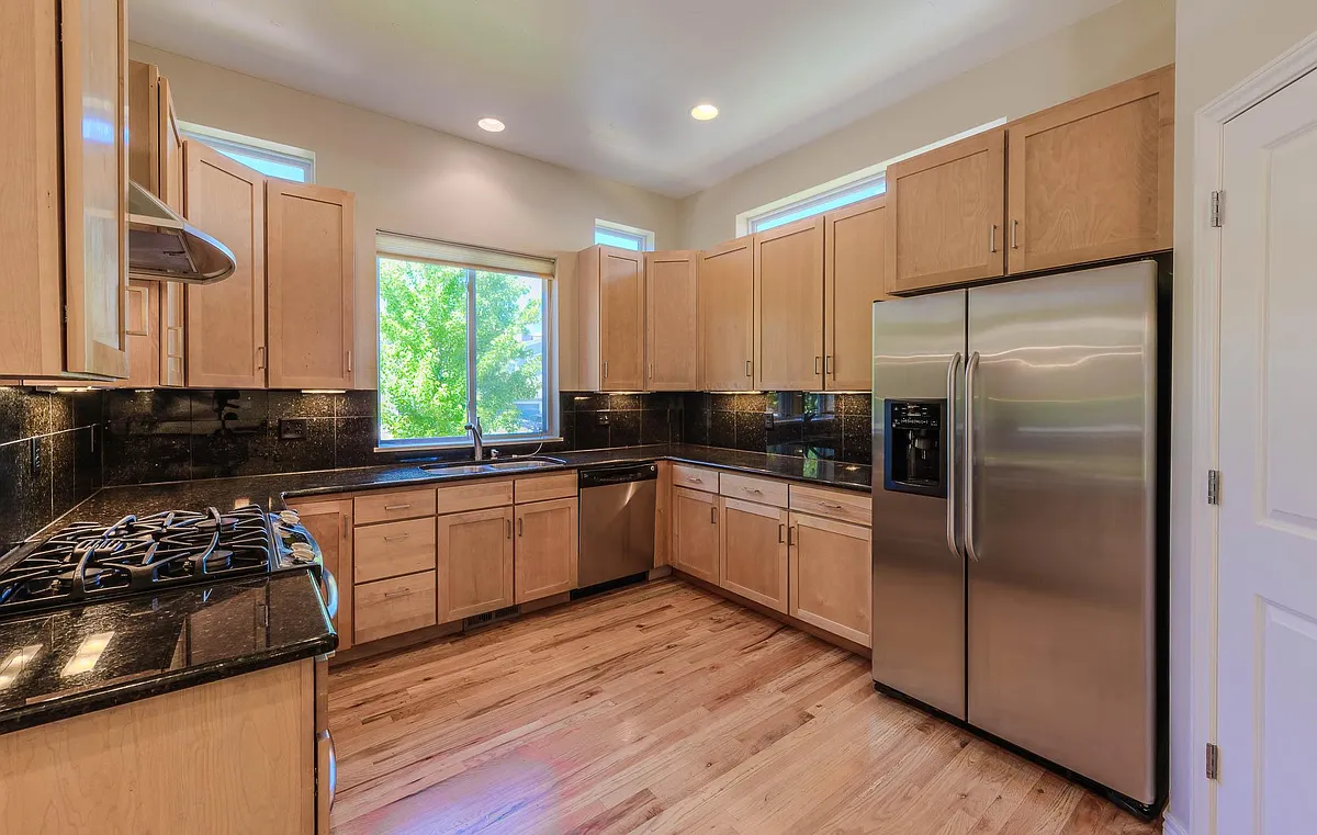 Kitchen - 1834 Yaupon Ave