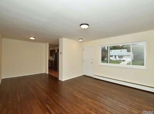 8 Buttonwood Path, Smithtown, NY 11787