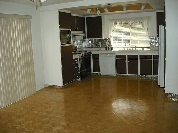 Kitchen and dine room