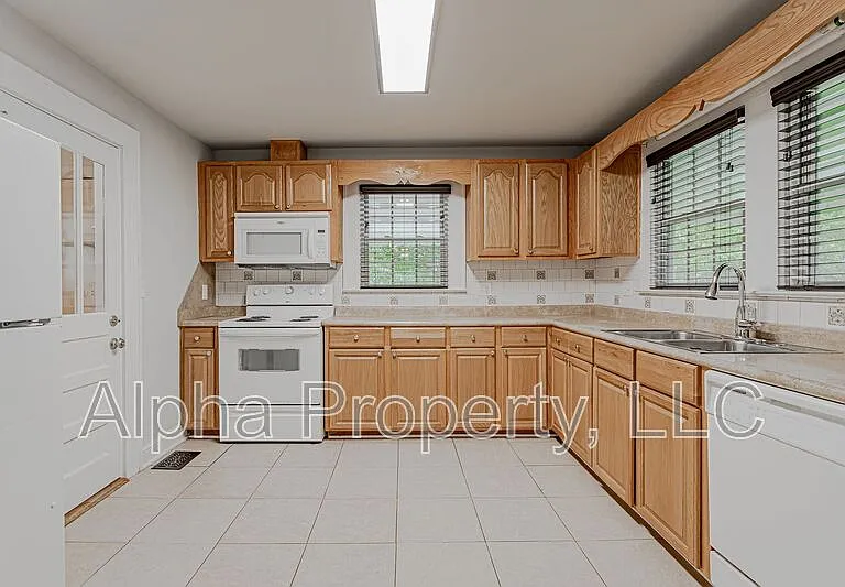 20 Eastview Dr — Photo 8