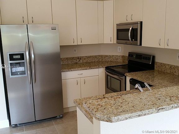 4th image of 10912 NW 67th St