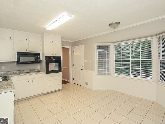 5th image of 3103 Skyland Dr SW