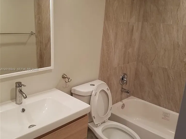 220 Lakeview Dr #206 — Photo 5