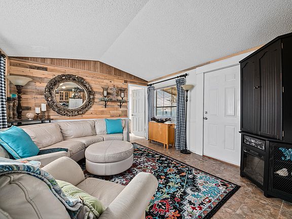 5th image of 400 NW Terrace Ln Unit 15