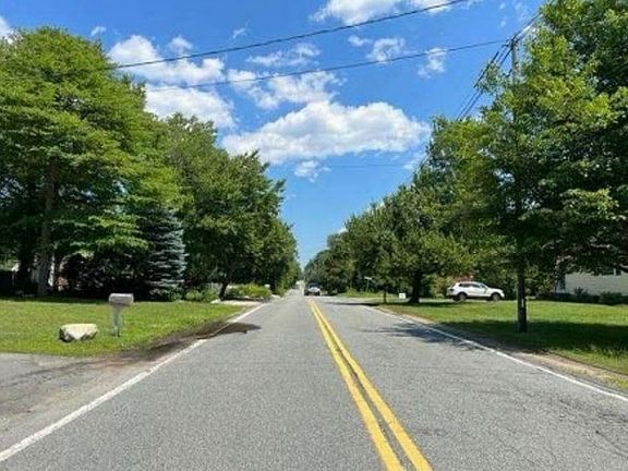 Exterior Neighborhood (street photo)