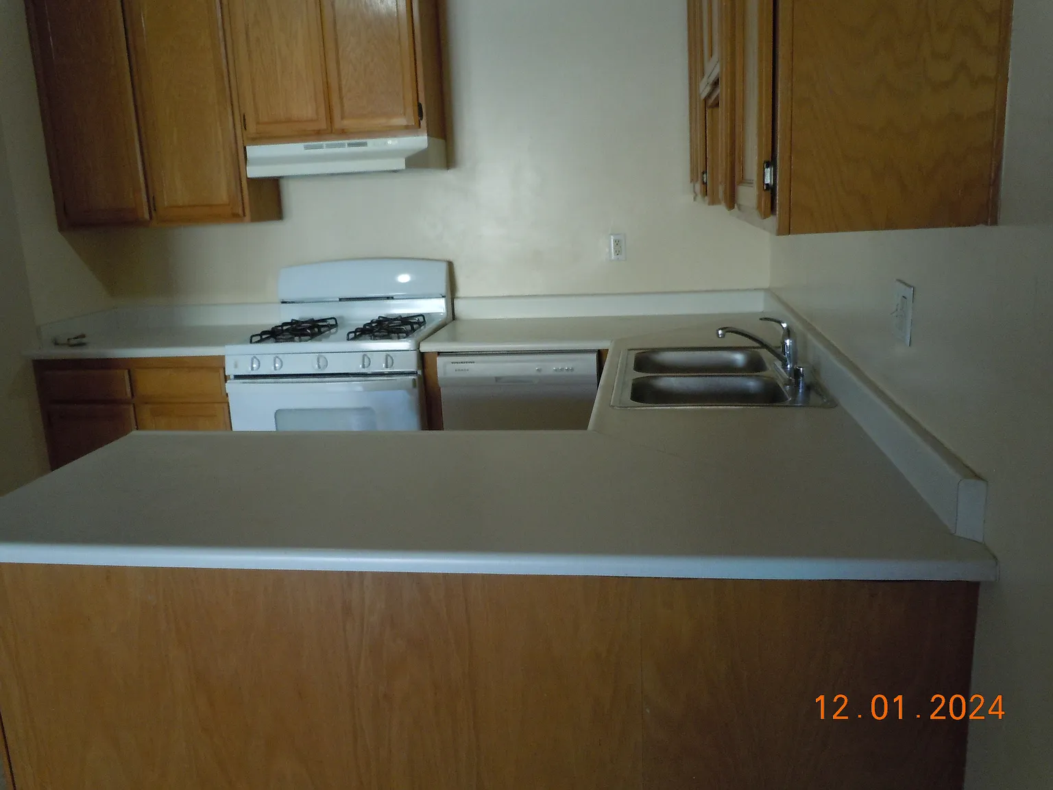 2 bed, 1000 sqft, $2,290 — Photo 3