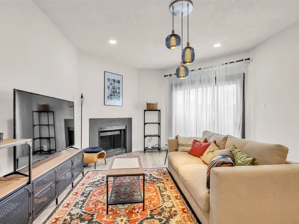 10855 Meadowglen Ln APT 604, Houston, TX 77042