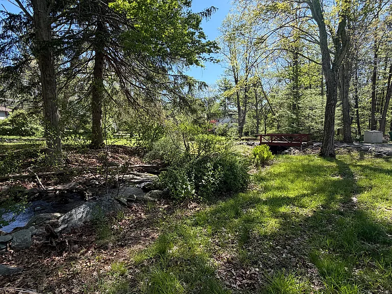 800 Hallet Rd — Photo 6