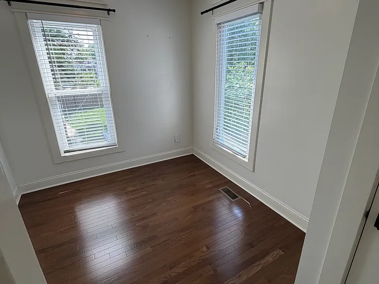 1262 Indianola Ave — Photo 23
