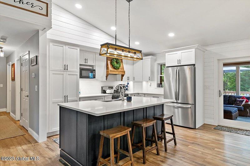 3rd image of 113 Schuyler Heights Drive