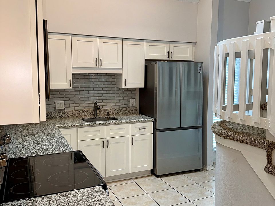 1st image of 3 Hollycrest Blvd Unit 3