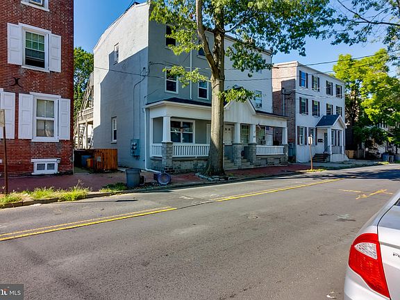 3rd image of 205 Garden St