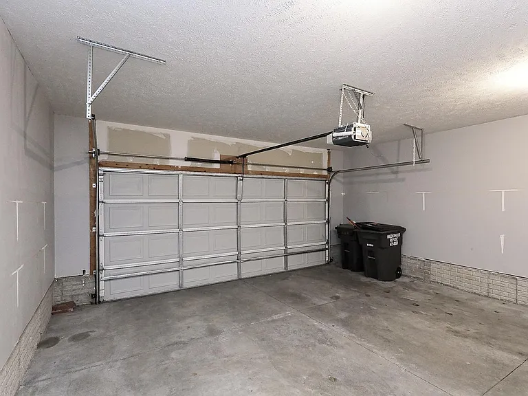 8805 Venice Ln — Photo 37