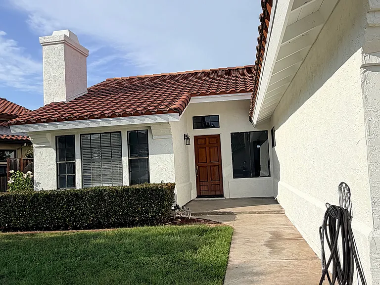 657 Redlands Pl — Photo 2