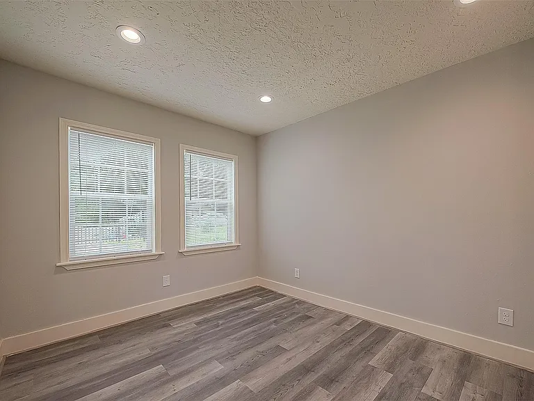 4417 Knoxville St — Photo 14