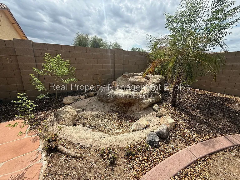 2513 W Woburn Ln — Photo 30