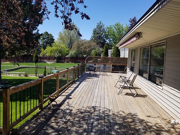 4th image of 800 NE Ochoco Ave