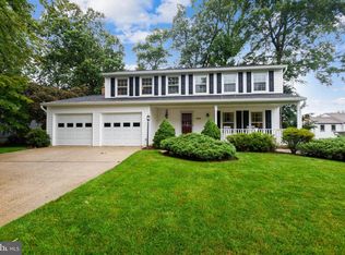 9822 Summerday Dr, Burke, VA 22015