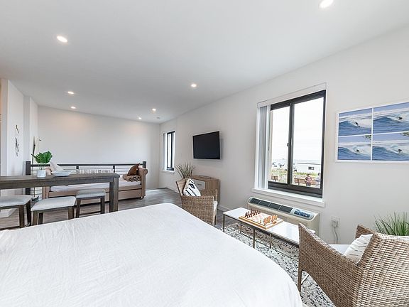 2nd image of 100 W Broadway APT 1H