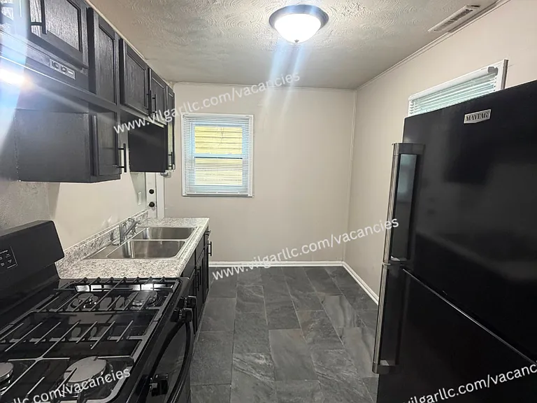 260 Van Buren St — Photo 4