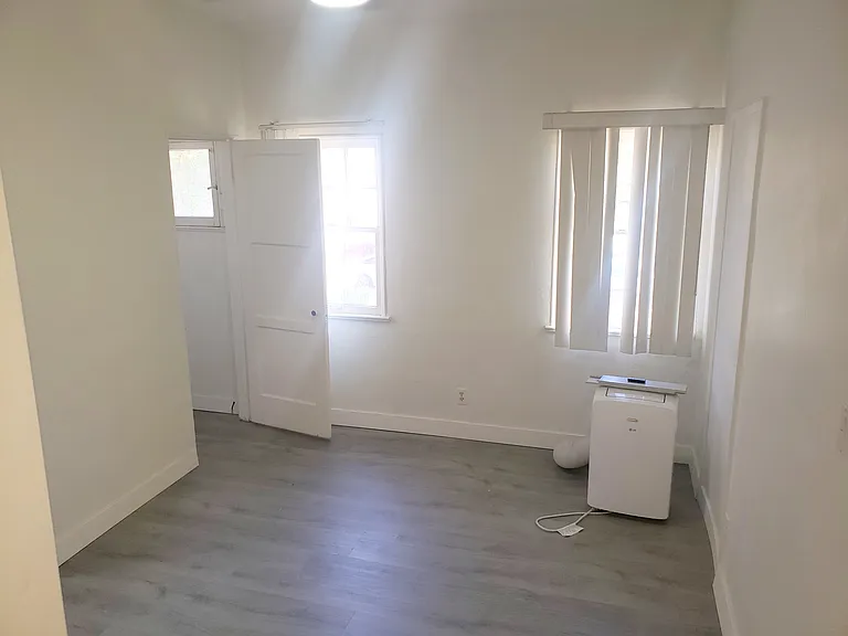 628 Veteran Ave #101 — Photo 1