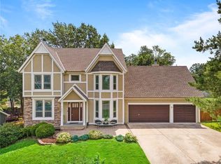 7841 Oakview Ln, Lenexa, KS 66216