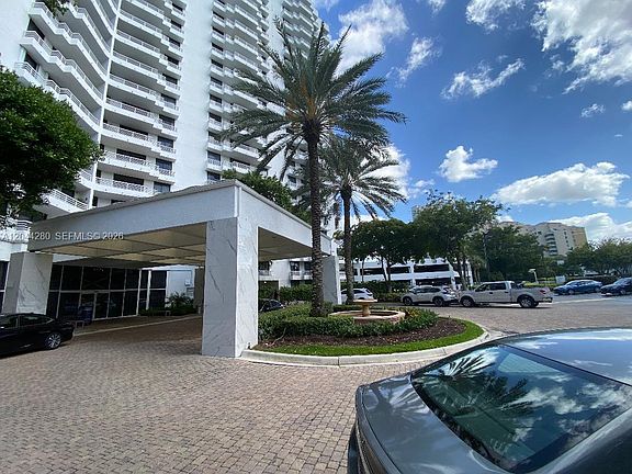 3rd image of 3300 NE 192nd St APT 612