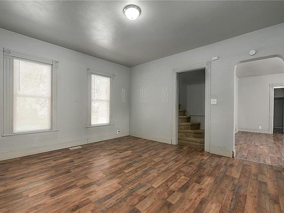2nd image of 301 W 29th St