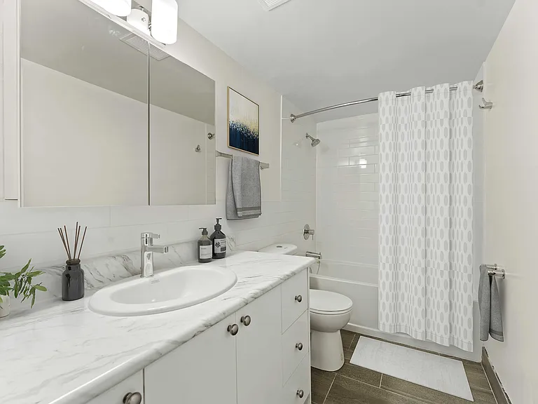 1275 Elgin St — Photo 7