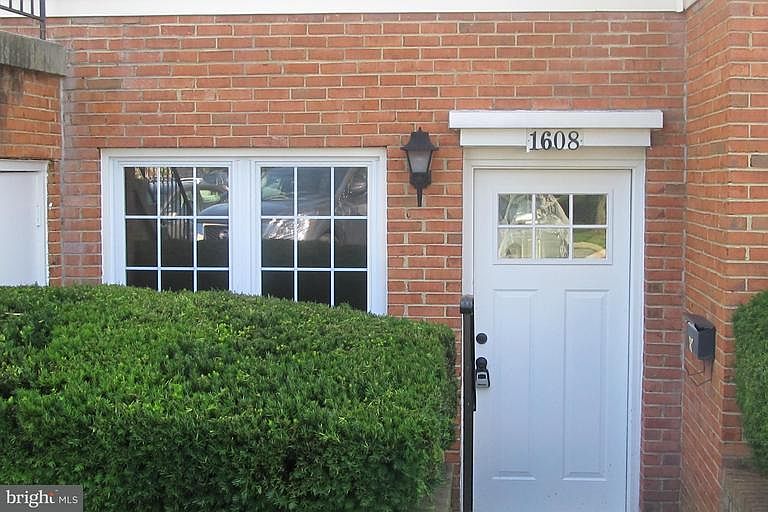 1st image of 1608 E Bancroft Ln #0