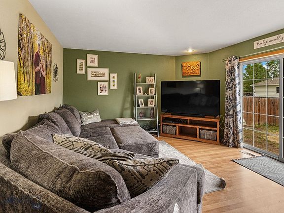 5th image of 70 Pebble Brook Ln