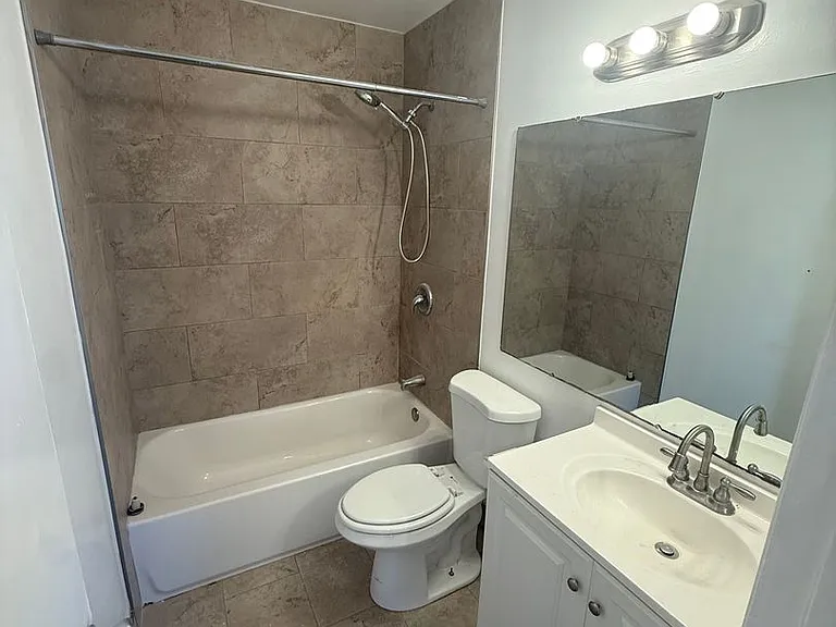 2145-51 San Clemente St #4053-59 — Photo 5