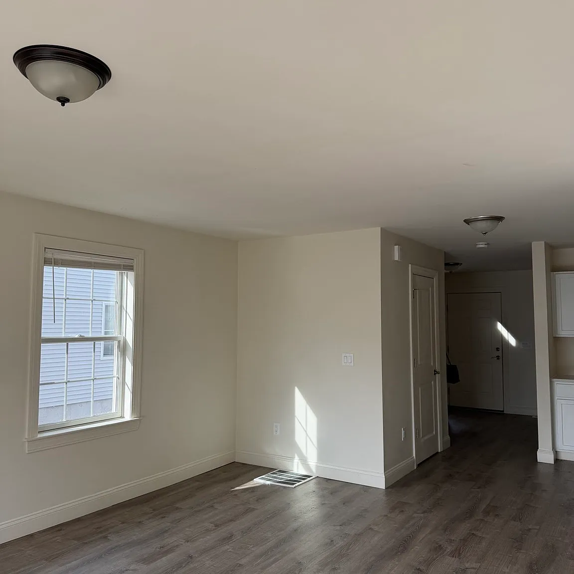 3 bed, 2.5 bath, 1456 sqft, $3,550 — Photo 4