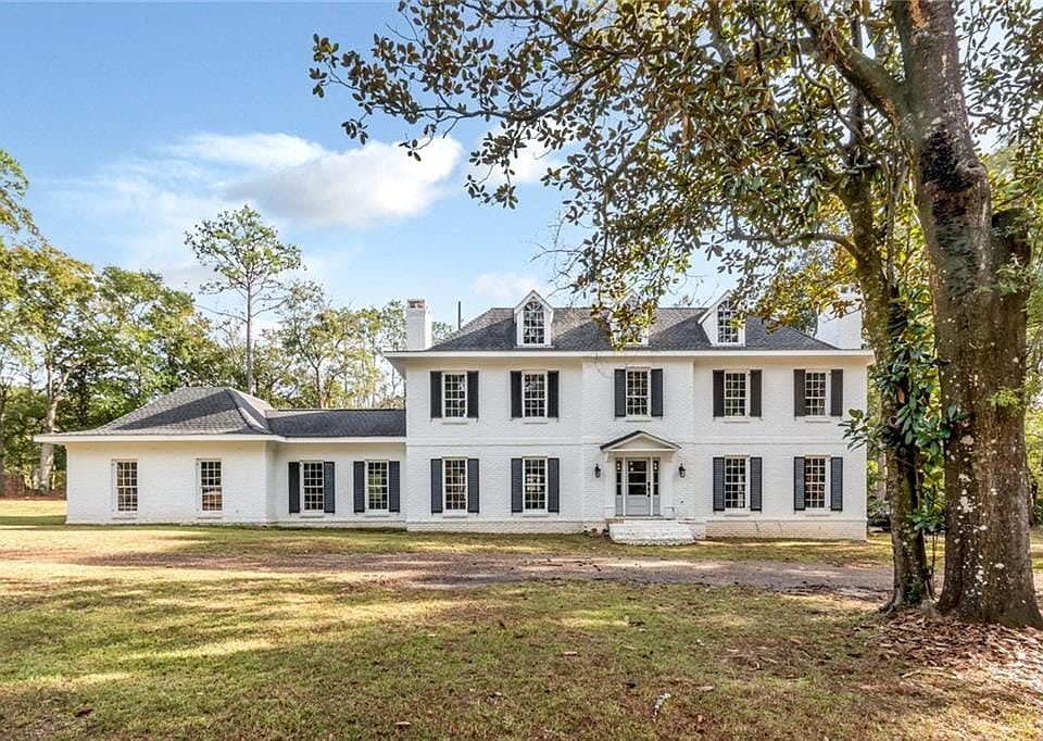 Welcome to 5801 Fairfax Drive South