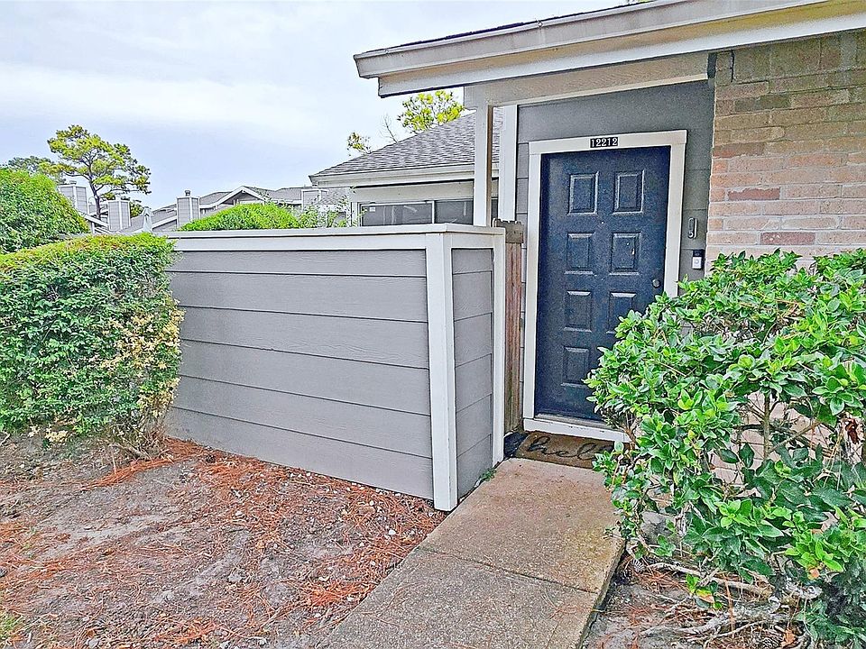 1st image of 12212 Coppertree Ln #122