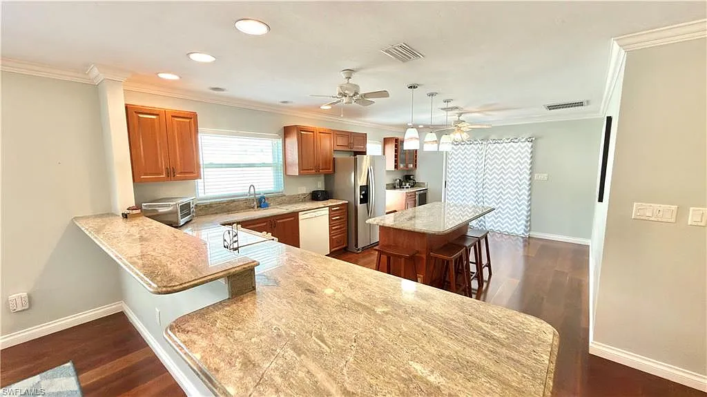 2 bed, 2.0 bath, 1374 sqft, $2,800 — Photo 4