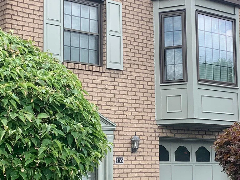 Perfect location for this end unit townhome with tennis court, swimming pool, bocce court and playground.