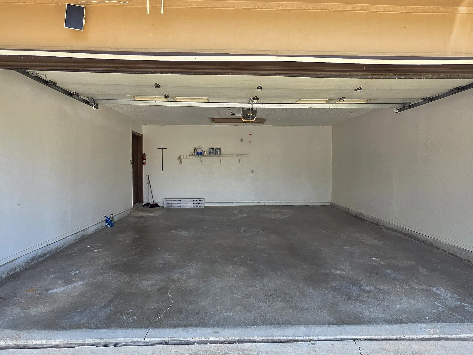 3 bed, 2.5 bath, 2140 sqft, $1,900 — Photo 4