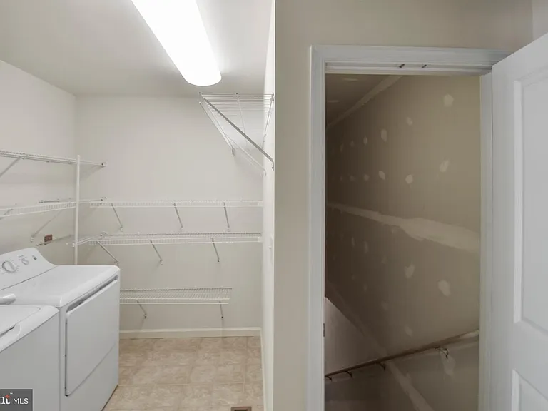 2041 Crepe Myrtle Ln — Photo 12