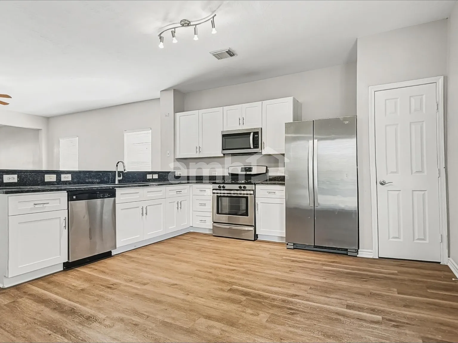 4 bed, 2.5 bath, 2288 sqft, $2,415 — Photo 3
