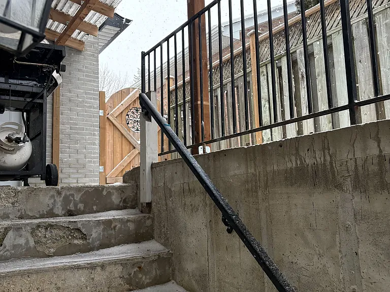 31 Irwin Dr N #B — Photo 3