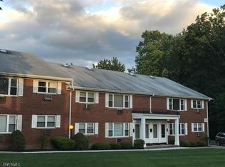 10 Lincoln Gdns #10, Lake Hiawatha, NJ 07034