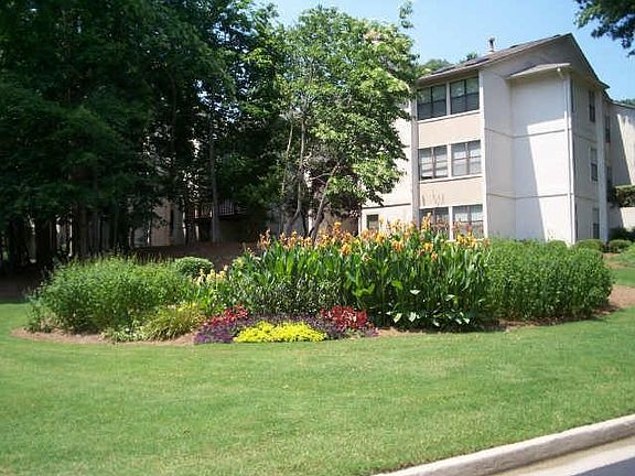 Beautiful landscaped Condominium community with proud and caring owners