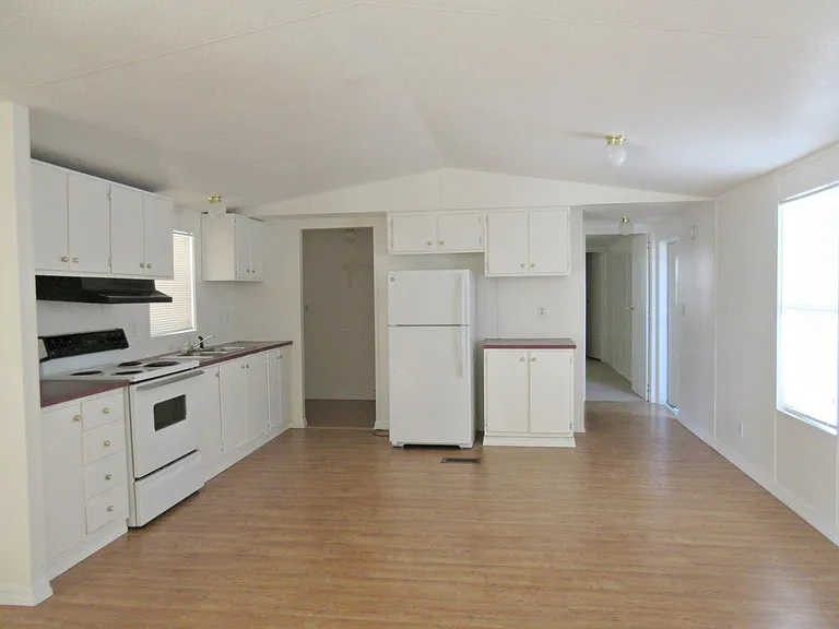 11822 S Sandra Ave — Photo 2
