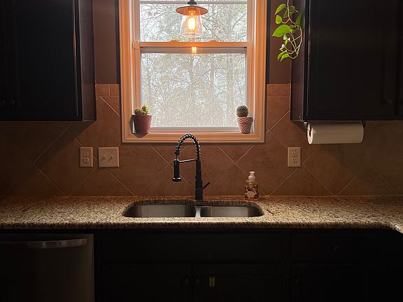 4th image of 490 Prairie Ln