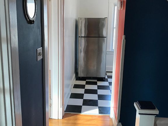 5th image of 2366 Fairview Ave