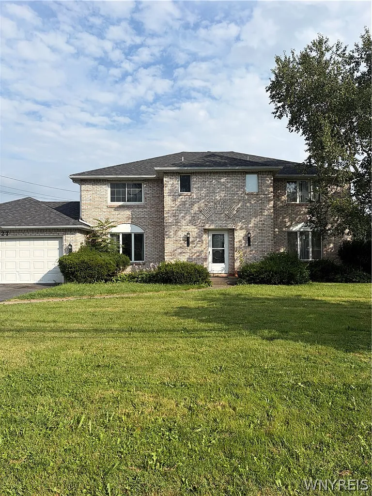 3 bed, 2.0 bath, 1977 sqft, $1,950 — Photo 1