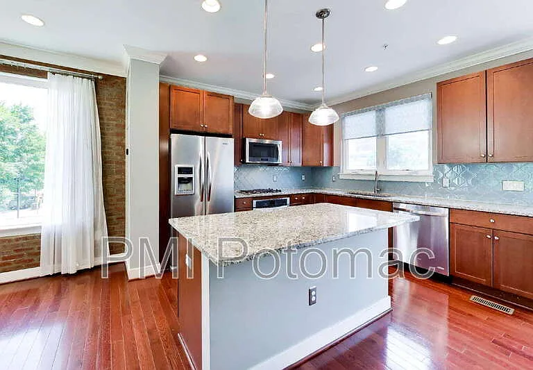 5600 45th Ave — Photo 13