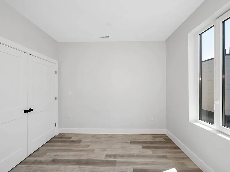 1 Lafayette Sq #401 — Photo 24