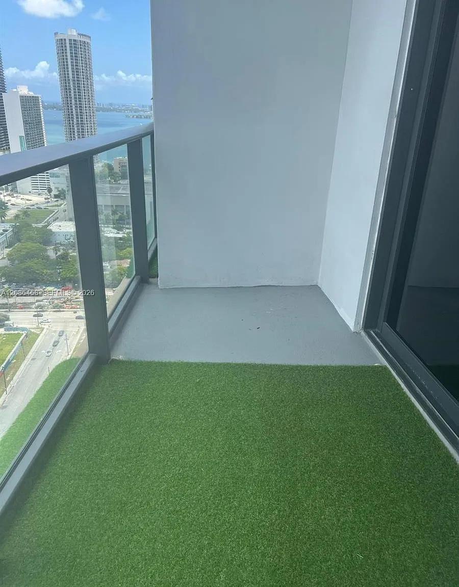 Canvas Condo — Photo 4